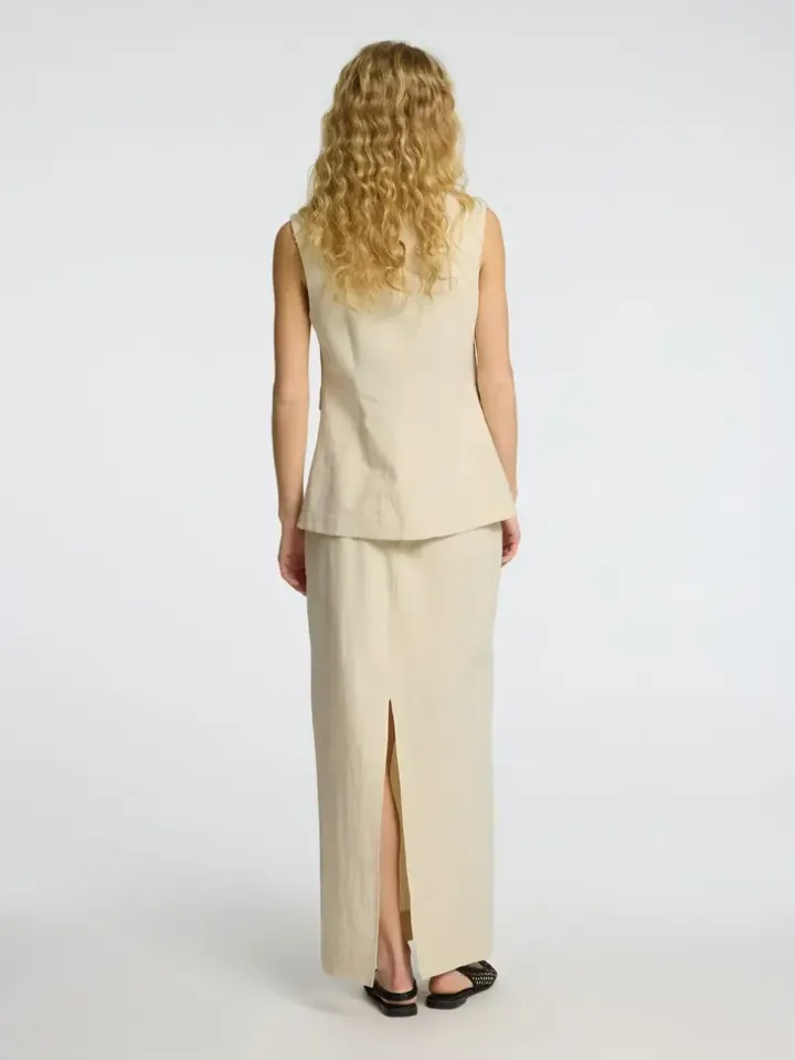 Iluna Vest